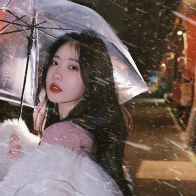 美丽的寡妇亲吻更好